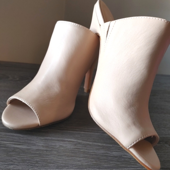 Le Chateau cream Mule heels Size 6 - Picture 4 of 6